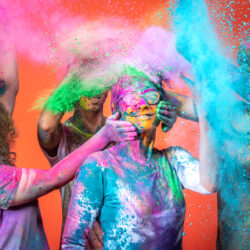 Show your Colors! Holi-Shooting bei Monopol Colors
